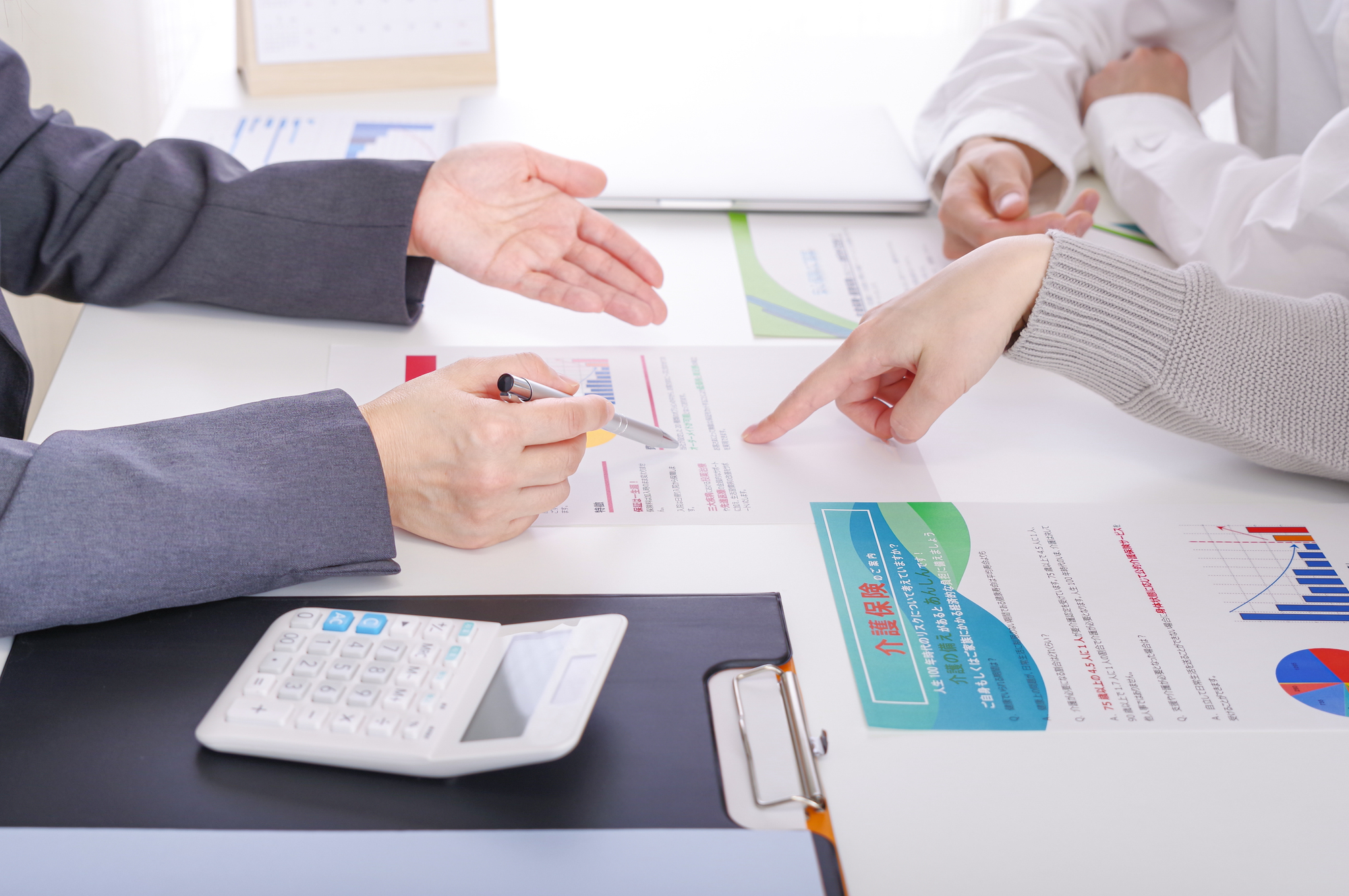 変額保険とは？やめたほうがいいと言われる理由は？